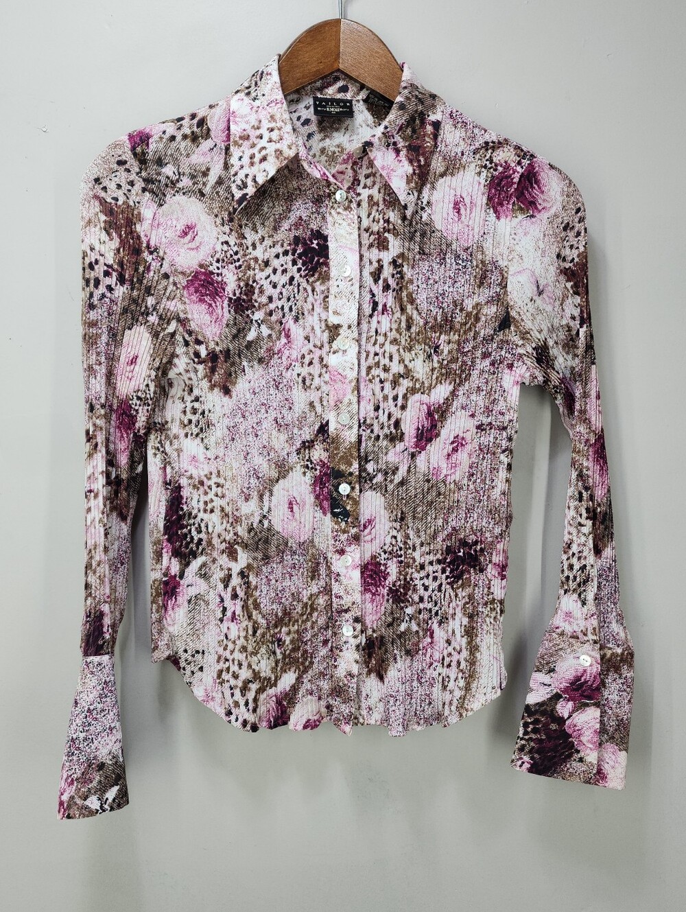 Y2K Vintage Tailor B. Moss Crinkle Rib Rose Print Button-Up Blouse